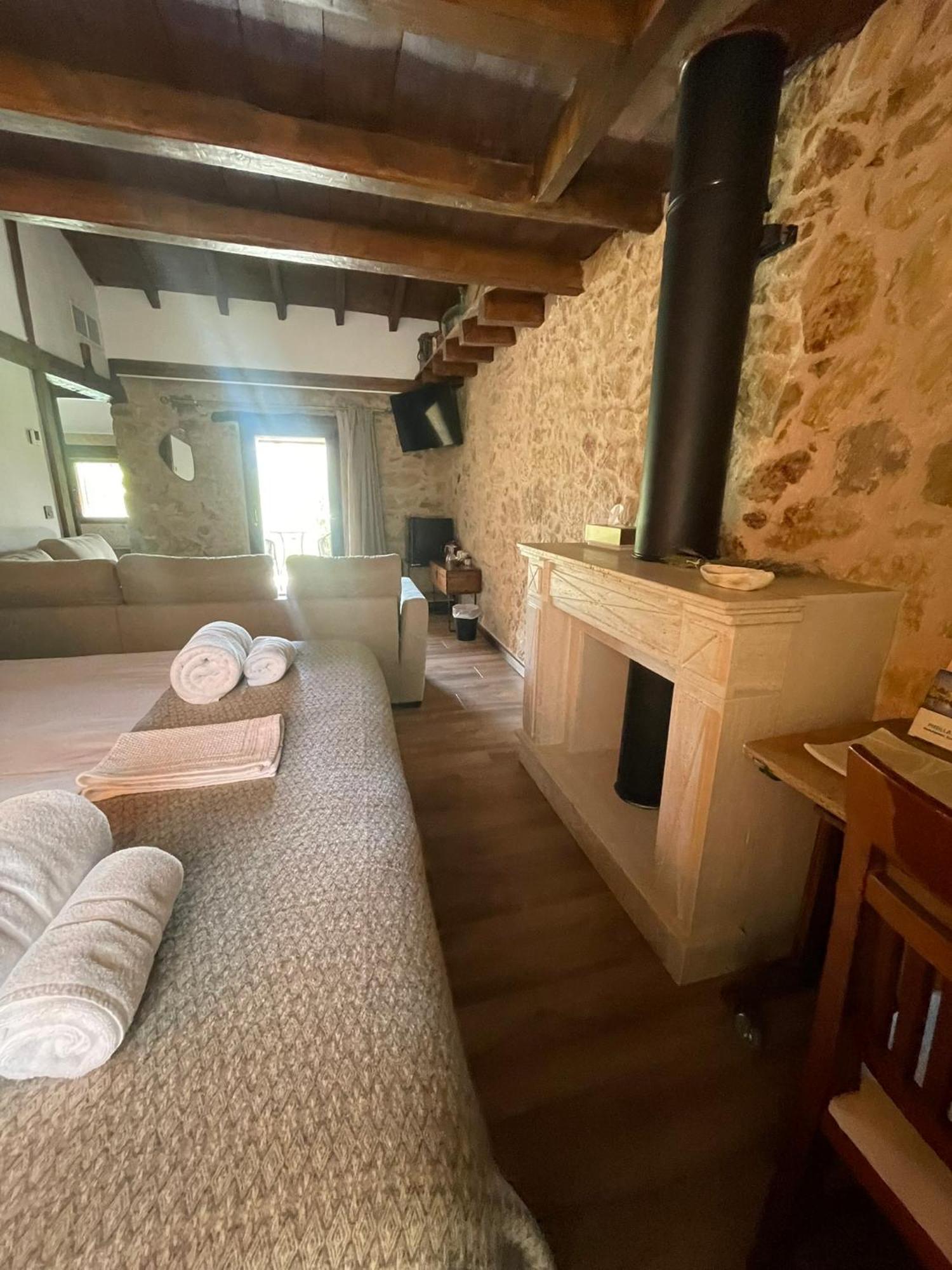 La Casa Del Cantero Pinilla del Valle Eksteriør billede